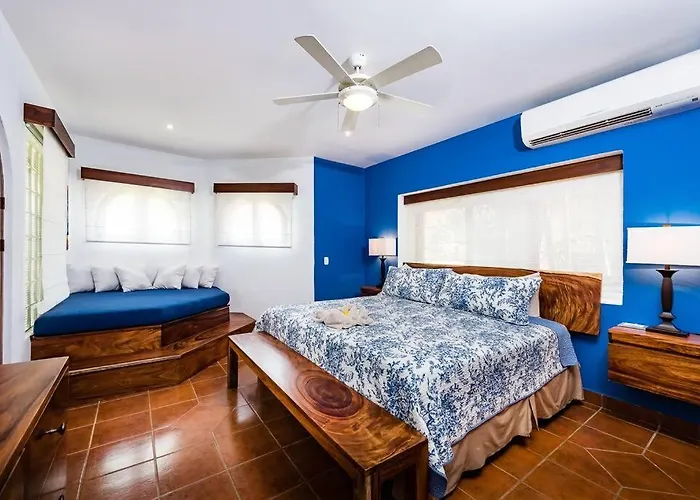 Light & Breezy Side Condo! 4*