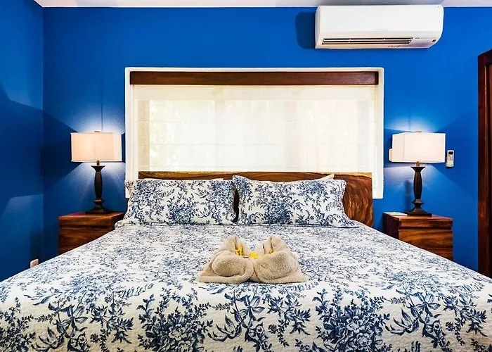 Light & Breezy Side Condo!
