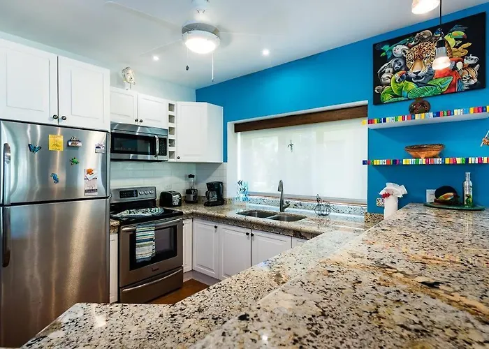 Aparthotel Light & Breezy Side Condo! 4*